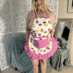 Photo by tabithaxxx with the username @tabithaxxx, who is a star user,  June 4, 2023 at 9:11 PM. The post is about the topic MILF and the text says 'Do I Look Sexy in my Apron #apron #milf #sexy #model #mom #cute #babe #busty #amateur #onlyfans #fansly #loyalfans #manyvids https://allmylinks.com/tabithaxoxo'