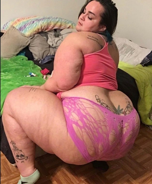 Photo by homemadebbwbbcporn with the username @homemadebbwbbcporn, who is a star user,  March 29, 2023 at 3:43 PM and the text says 'huge massive booty 😘😚😋😁😊😍 #ssbbw #hugeass #massivebooty #bbcslut #bigass'