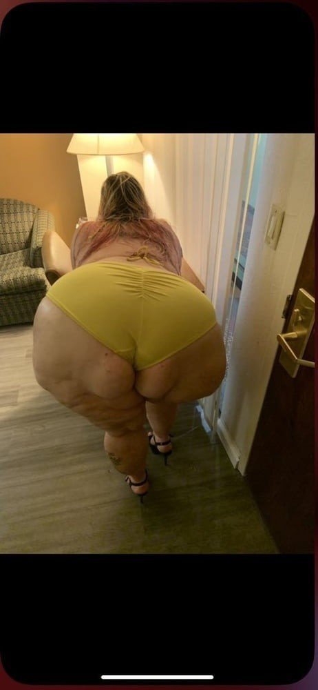 Photo by homemadebbwbbcporn with the username @homemadebbwbbcporn, who is a verified user,  March 29, 2023 at 3:43 PM. The post is about the topic Ass and the text says 'huge fat ass ssbbw 😍😊😁😋😚😘 #ssbbw #hugeass #massivebooty #fuckmehard #milf #bigass'
