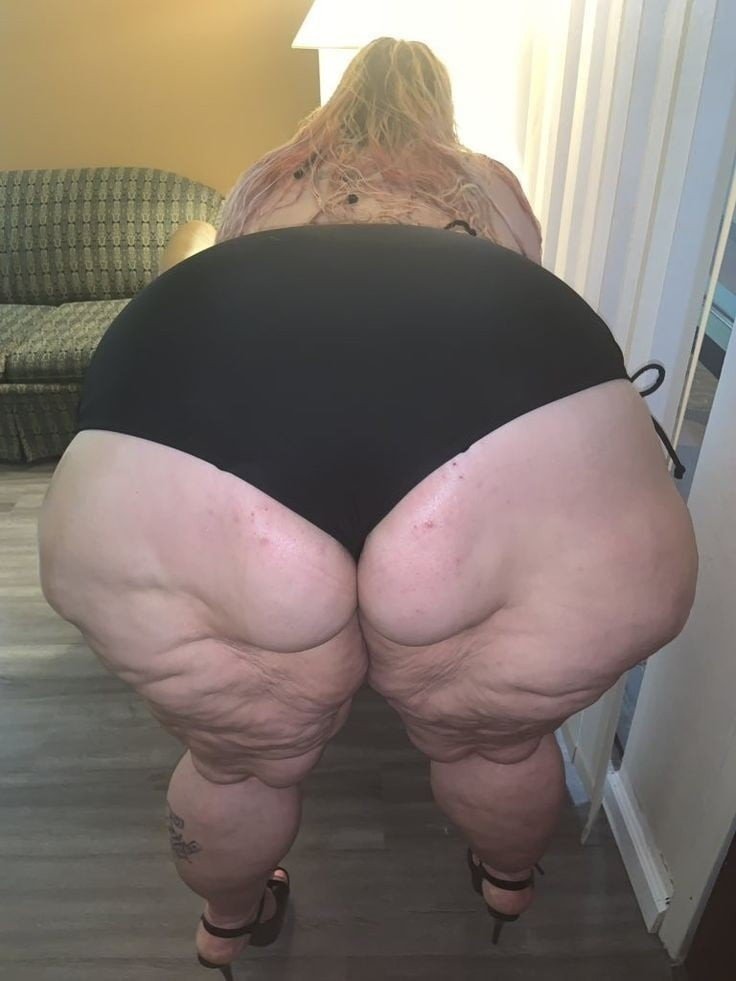 Photo by homemadebbwbbcporn with the username @homemadebbwbbcporn, who is a verified user,  March 29, 2023 at 3:43 PM. The post is about the topic Ass and the text says 'huge fat ass ssbbw 😍😊😁😋😚😘 #ssbbw #hugeass #massivebooty #fuckmehard #milf #bigass'