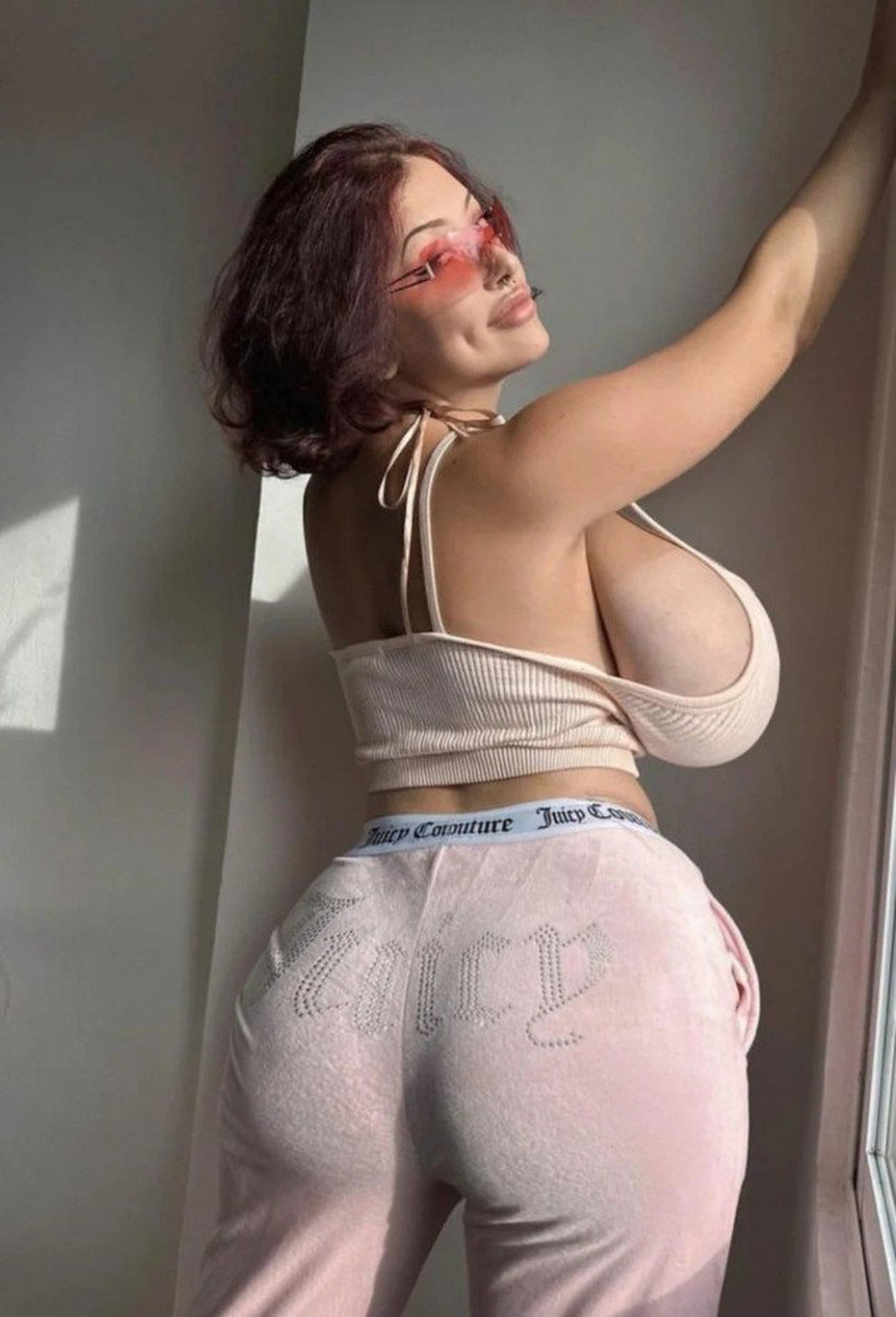 Photo by SinnerD with the username @SinnerD, who is a verified user,  February 12, 2024 at 2:53 PM. The post is about the topic Curvy and the text says 'side boob action!!'