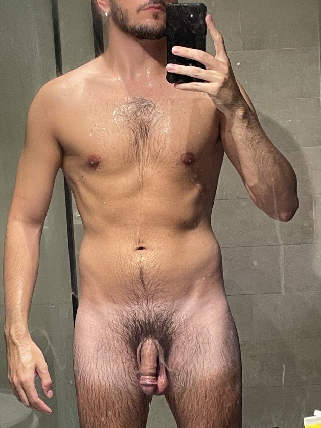 Photo by Mrvv with the username @bbkraw1, who is a verified user,  March 30, 2023 at 12:40 PM and the text says 'A hot shower after goin to the gym is one of my greatest and simplest pleasures'