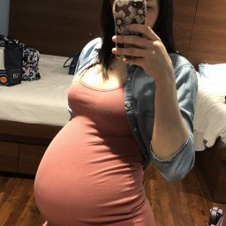 Photo by VIoletRose with the username @VioletRose, who is a verified user,  November 11, 2023 at 7:40 PM and the text says 'Who is looking for a Nude Pregnant Milf with Milky Tits to Tribute..? I'd love to see your vids..'