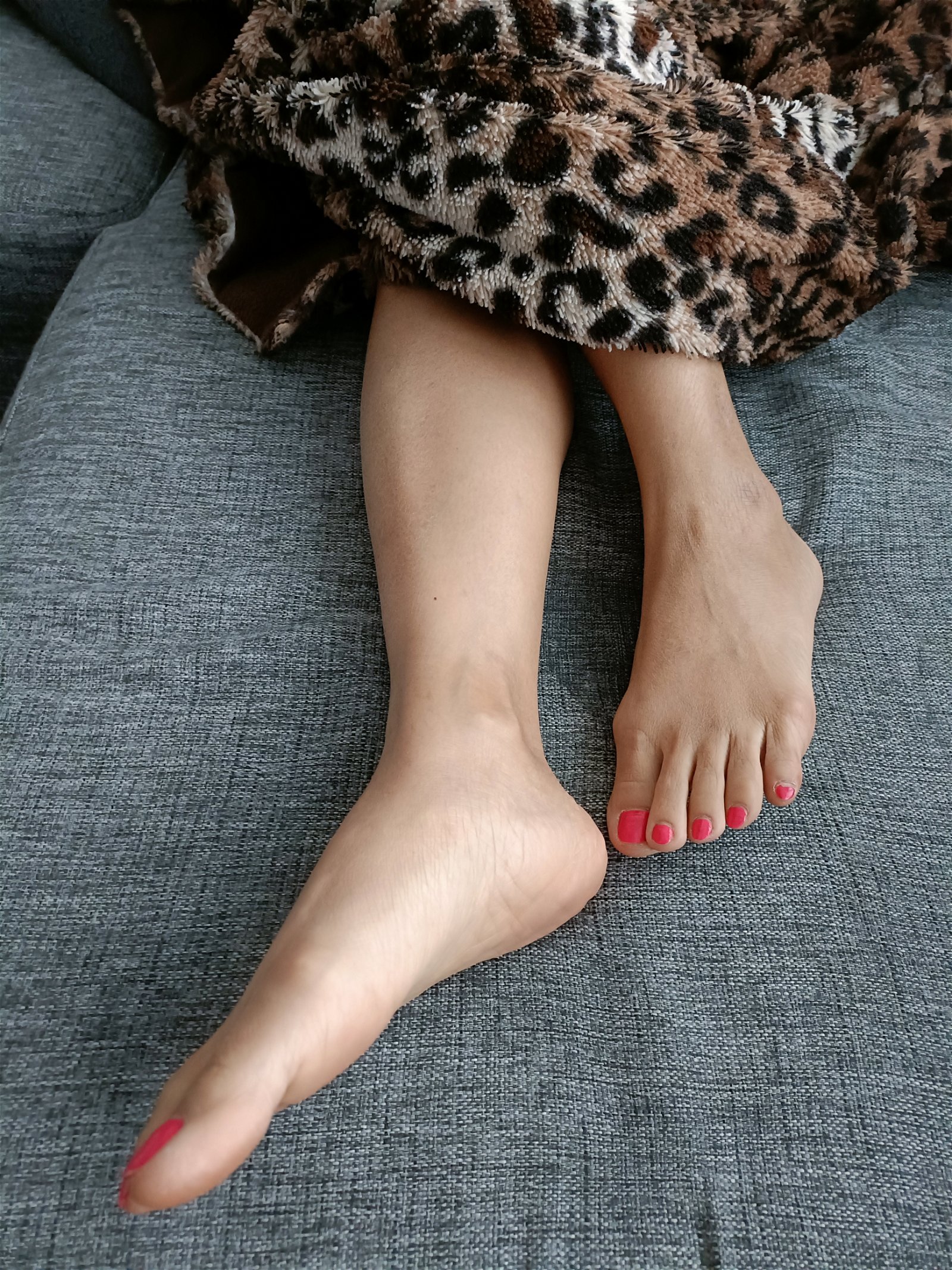 Photo by ThaiMom with the username @ThaiMom, who is a star user,  April 24, 2024 at 10:12 AM. The post is about the topic Sexy Feet and the text says '👣💋

#feet #nails #paintednails #feetfetish #footfetish #fetish #asianfeet #foot'