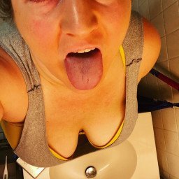 Photo by Fedupwife82 with the username @Fedupwife82, who is a star user,  April 18, 2023 at 6:33 PM and the text says 'come stick your cock in my mouth and shoot your hot load down my throat'