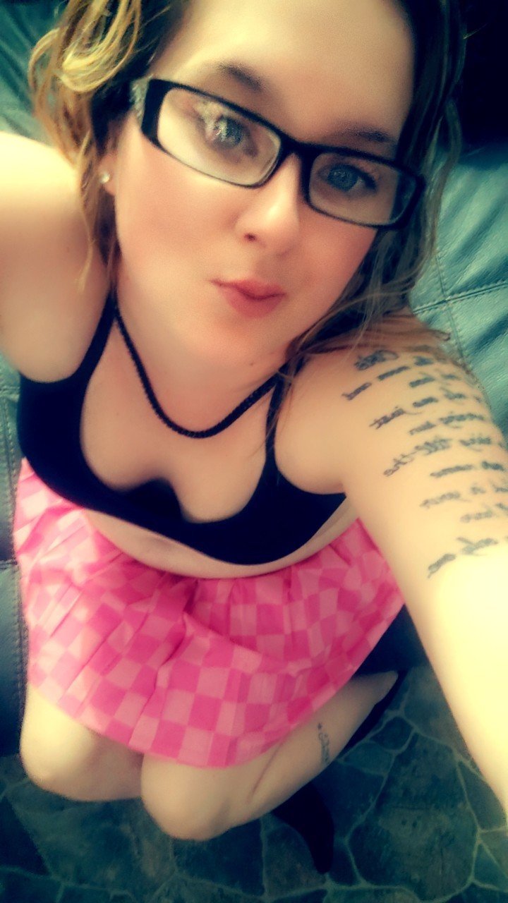 Photo by Tastycakesxxx88 with the username @Tastycakesxxx88, who is a star user,  June 15, 2023 at 2:39 PM. The post is about the topic Amateurs and the text says 'CUM CHECK OUT MY PAGE!!'
