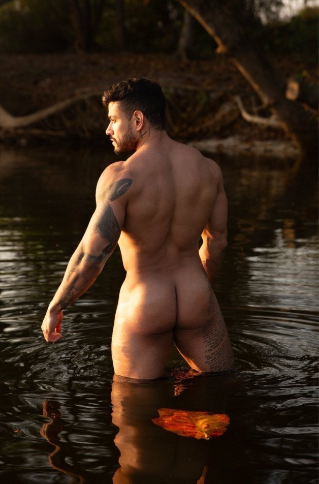 Photo by mike50667 with the username @mike50667, who is a verified user,  February 5, 2024 at 9:21 AM. The post is about the topic GoOutdoors and the text says '#goOutdoors, #river, #sea, #bank, #tree, #ass, #butt, #outdoors, #gay, #pose, #muscular, #back,'