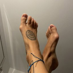 Photo by lunaventura with the username @lunaventura, who is a star user,  June 23, 2023 at 3:30 AM. The post is about the topic Sexy Feet and the text says 'Sweet feet 😜'