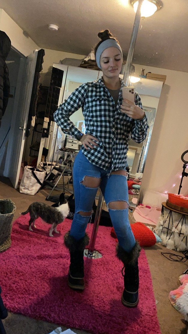 Photo by tillythetoy with the username @tillythetoy, who is a star user,  July 16, 2023 at 4:00 AM. The post is about the topic Country Babes, Denim, Camo, and Outdoors and the text says 'How I clean 😏'