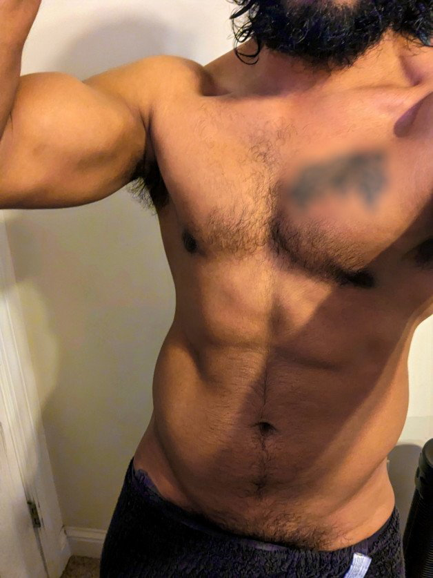 Photo by SeaVeterinarian with the username @seaveterinarian, who is a star user,  June 27, 2023 at 1:12 AM and the text says 'Post workout shower #pumped #clean
Check out more on Fansly!
https://fansly.com/seaveterinarian/'