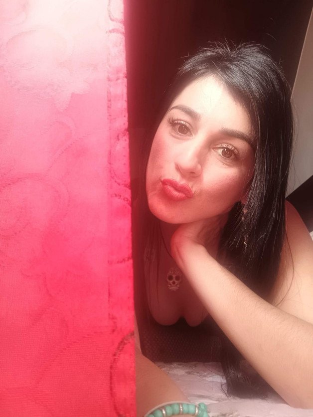 Photo by Sabrina Black with the username @pinbea80, who is a verified user,  June 30, 2023 at 5:12 AM and the text says 'https://modelcenter.livejasmin.com/SabrinaBleach

https://imlive.com/referred/sabrinablacks

I wait for you in my room 🤤'