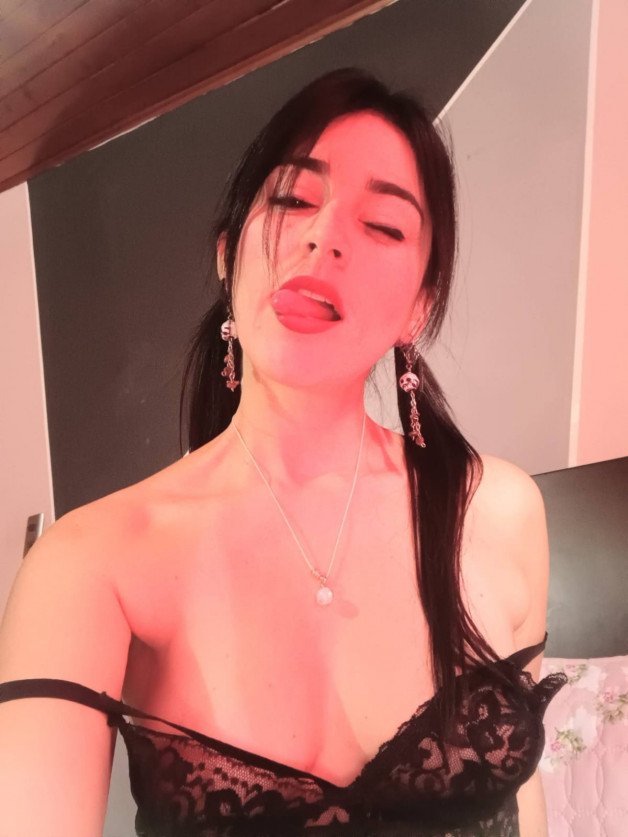 Photo by Sabrina Black with the username @pinbea80, who is a verified user,  June 23, 2023 at 5:29 AM and the text says 'https://modelcenter.livejasmin.com/SabrinaBleach

https://imlive.com/referred/sabrinablacks'