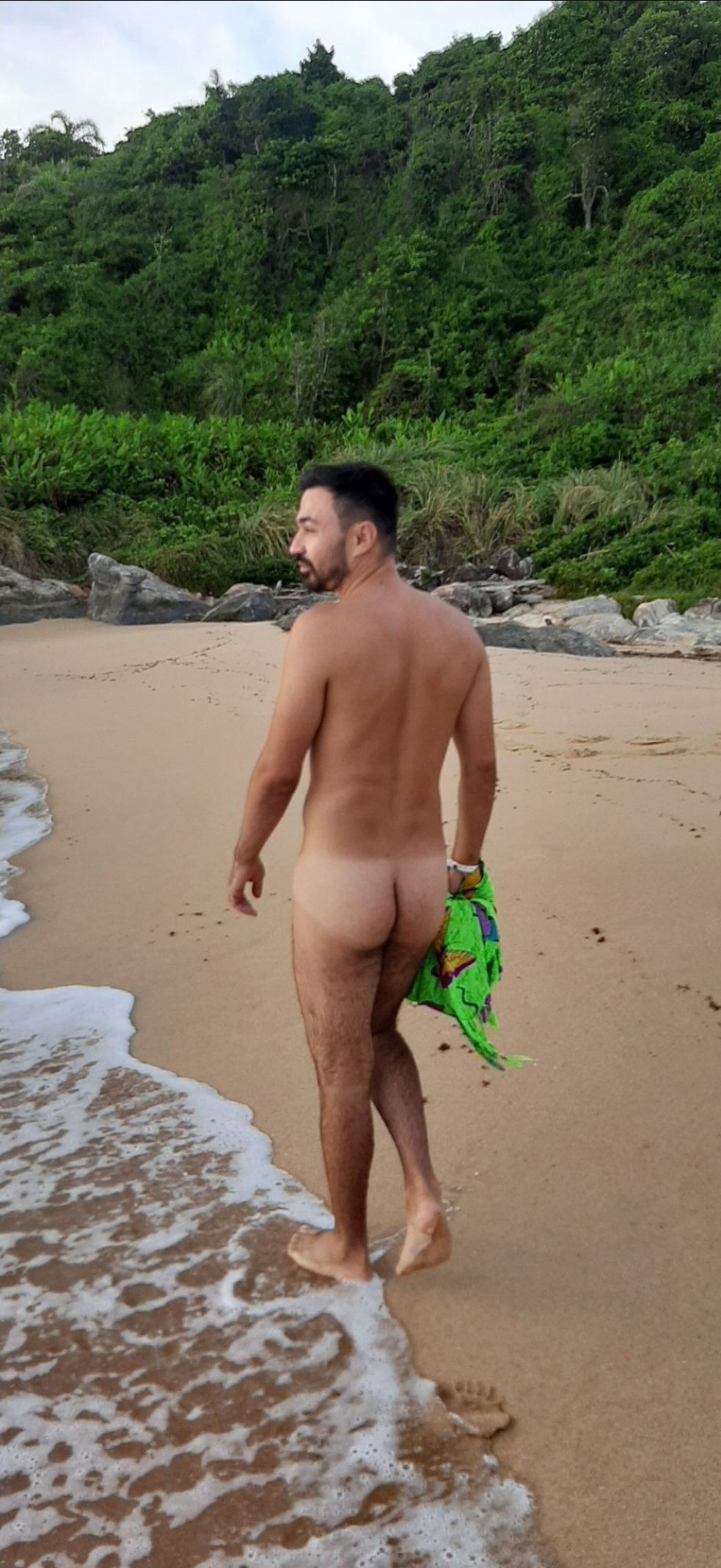 Photo by MauiThor with the username @MauiThor, who is a verified user,  March 26, 2024 at 8:34 PM and the text says 'Naturista, Nudista & Exibicionista'