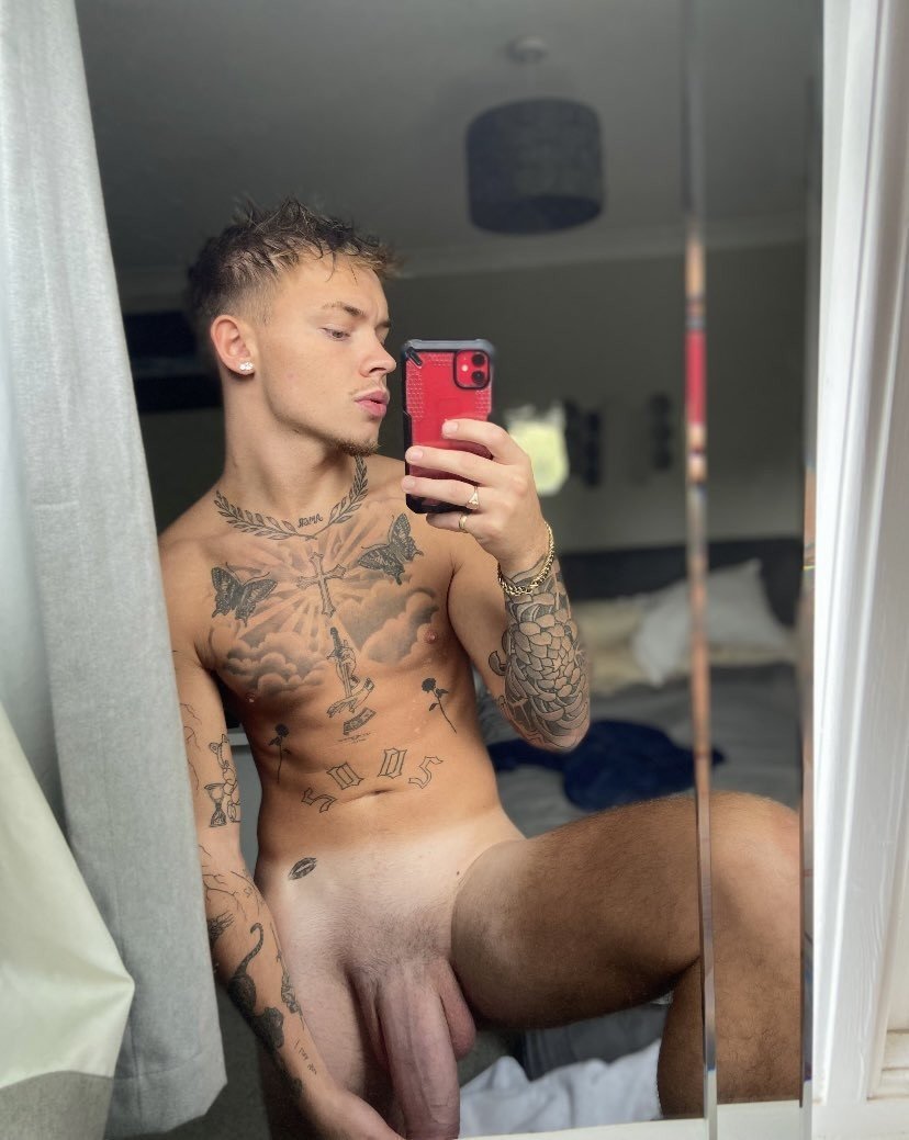 Photo by MauiThor with the username @MauiThor, who is a verified user,  April 25, 2024 at 12:48 AM and the text says 'Tattoo thick dick straight stud'