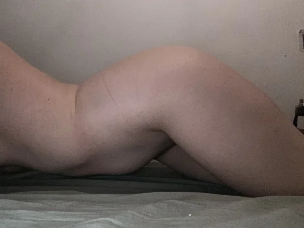 Photo by DollyErotika with the username @DollyErotika, who is a verified user,  April 9, 2024 at 10:54 PM and the text says 'ass in position, waiting to be fucked'