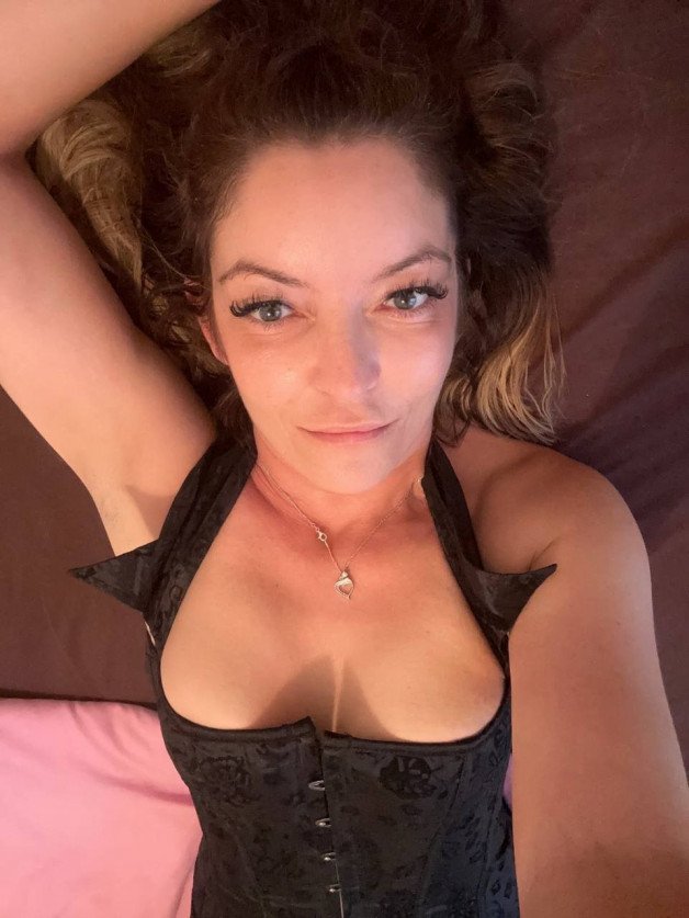 Photo by sophiesworld26 with the username @sophiesworld26, who is a verified user,  July 6, 2023 at 12:14 PM. The post is about the topic Hot Amateur wives and girlfriends and the text says 'hiiii @sophieswolrd26 OF (50% off on my OnlyFans xoxo )'