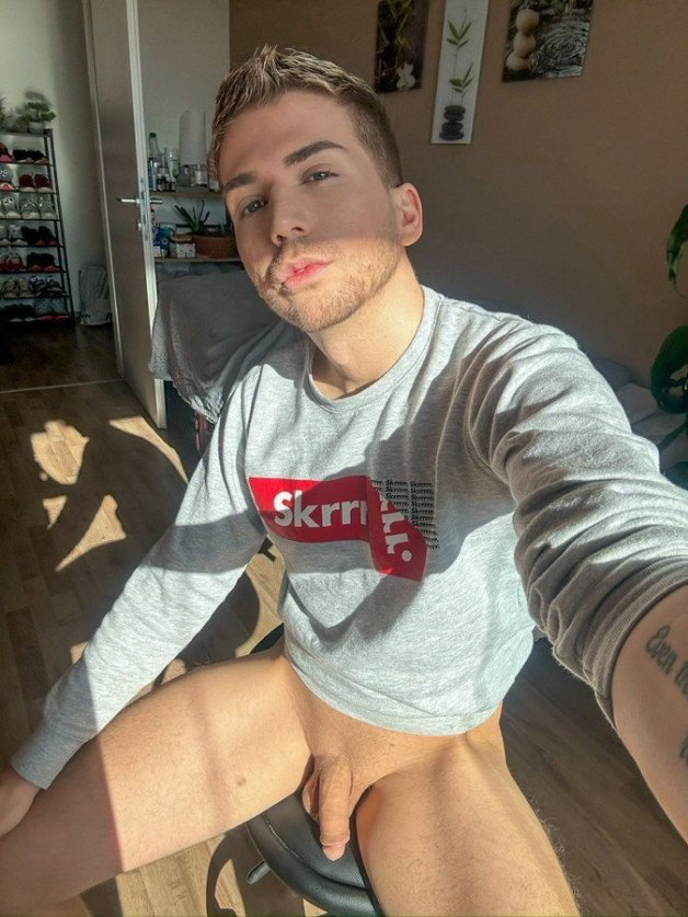Photo by shaving-boy with the username @shaving-boy, who is a verified user,  February 13, 2024 at 3:22 PM. The post is about the topic Gay body shaving