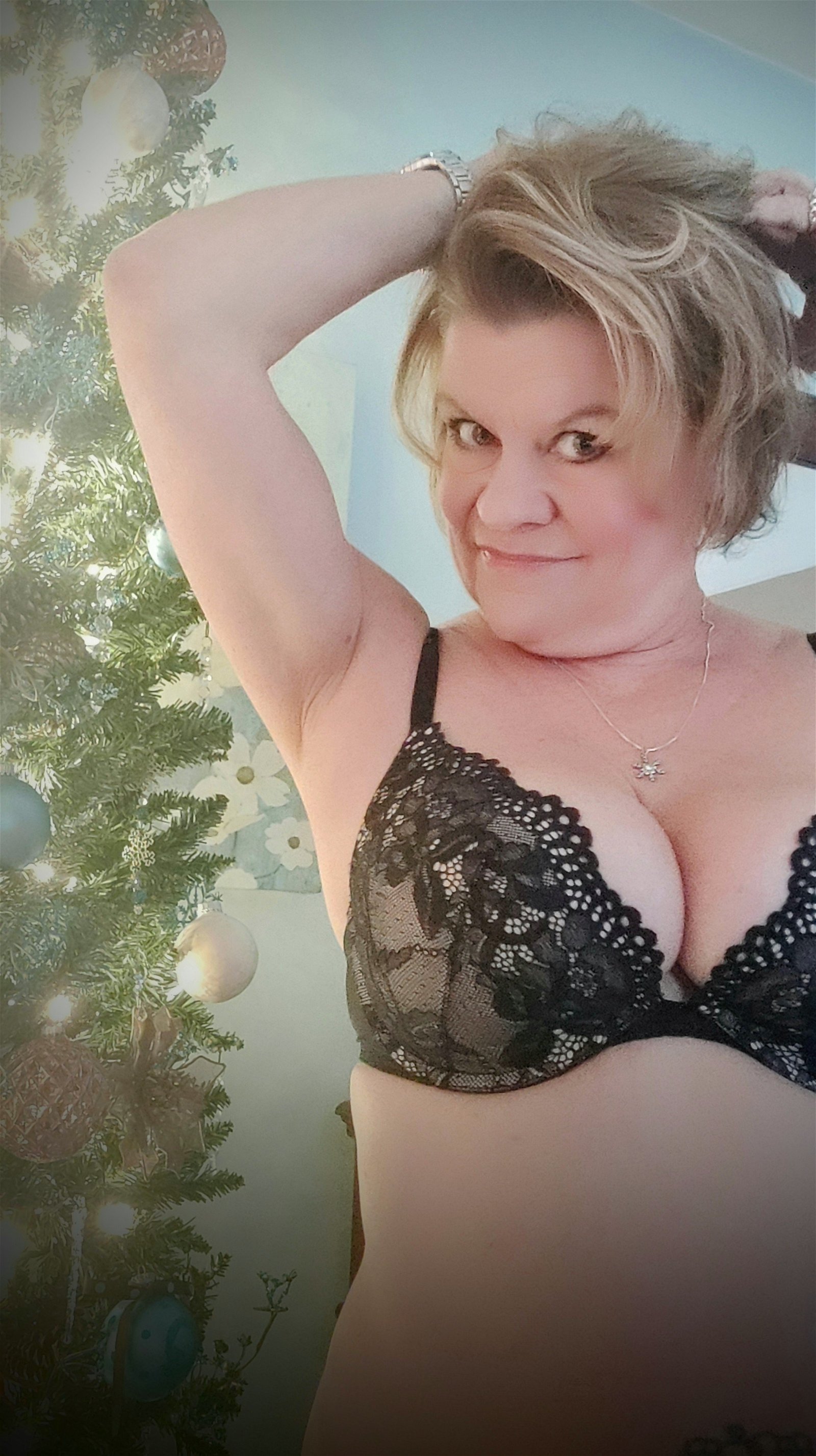 Photo by Brittanybitch4u with the username @Brittanybitch4u, who is a star user, posted on December 29, 2023. The post is about the topic MILF and the text says 'Merry Christmas 🎄
Check me out on FrontFanz!
https://frontfanz.com/profile/Brittanybitch4u'