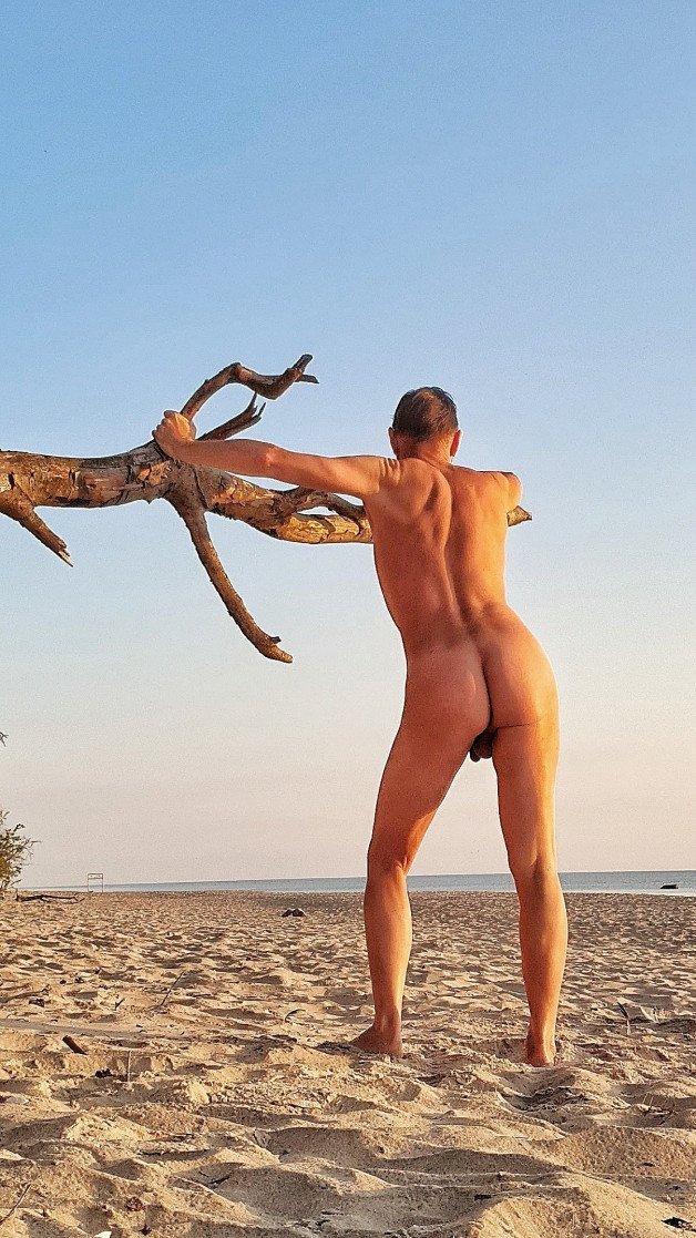 Photo by somethingz with the username @somethingz, who is a verified user,  March 10, 2024 at 10:47 AM. The post is about the topic Nudist4all and the text says '#naked #nude #man #ass #beach #summer #nudist #nudism #fkk #watch #präsentieren'