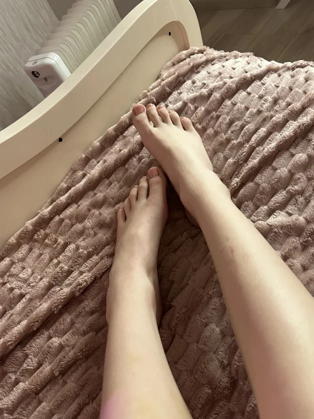 Photo by Milana.ts with the username @Milana11, who is a star user,  March 27, 2024 at 7:46 AM. The post is about the topic Sexy Feet and the text says 'Start sucking and licking💕'