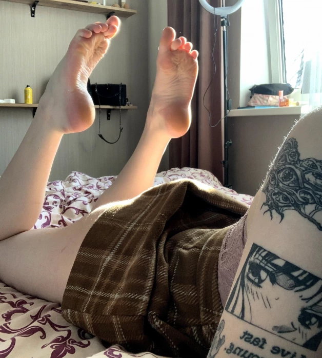 Photo by Milana.ts with the username @Milana11, who is a star user,  March 26, 2024 at 8:21 AM. The post is about the topic Sexy Feet and the text says 'How would you use my legs?'