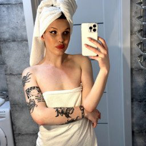 Photo by Milana.ts with the username @Milana11, who is a star user,  April 22, 2024 at 5:25 AM. The post is about the topic Trannies/Femboys/Traps and the text says 'I have a dick under the towel💋'