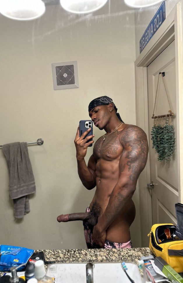 Photo by bxhornedmusclebator with the username @bxhornedmusclebator, who is a verified user,  November 30, 2023 at 7:24 PM. The post is about the topic big cocks