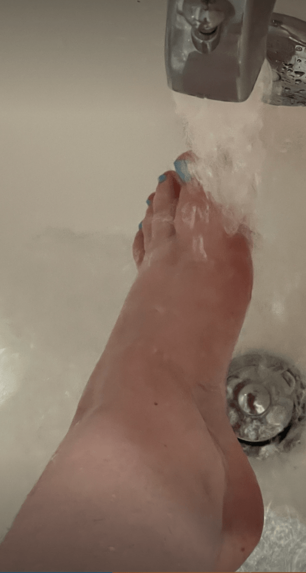 Photo by Lillyjean1999 with the username @Lillyjean1999, who is a star user,  October 17, 2023 at 1:20 AM. The post is about the topic Sexy Feet