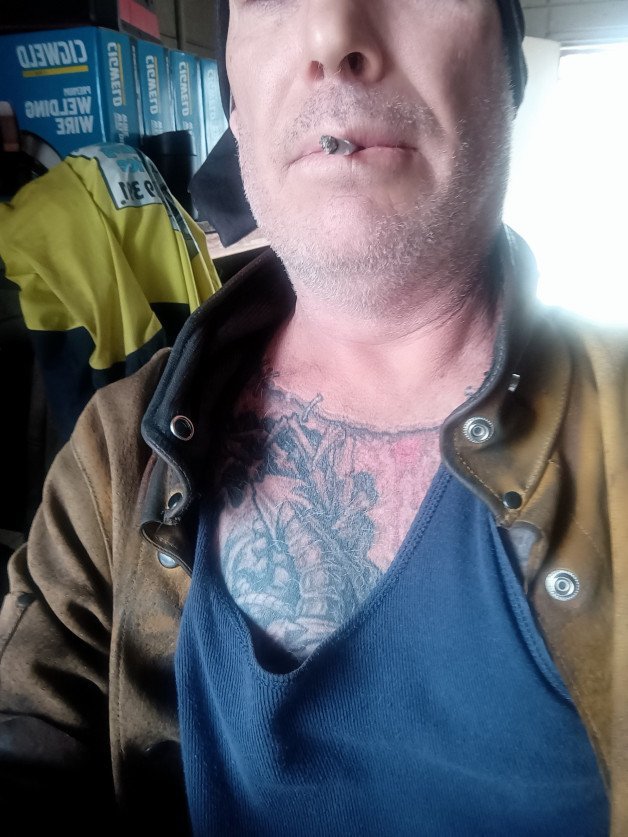 Photo by Tattman76 with the username @Tattman76,  November 6, 2023 at 12:41 AM and the text says 'Aussie tradesman who loves the female form and meeting new people'