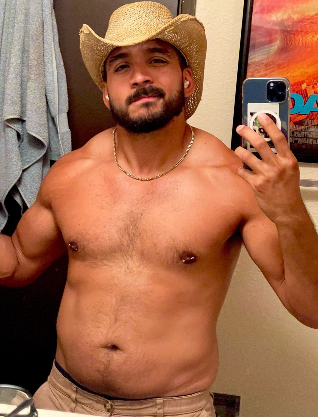 Photo by DirtyDaddyFunStuff with the username @DirtyDaddyPorn, who is a verified user,  December 6, 2023 at 1:07 AM and the text says '#muscles and #bears'