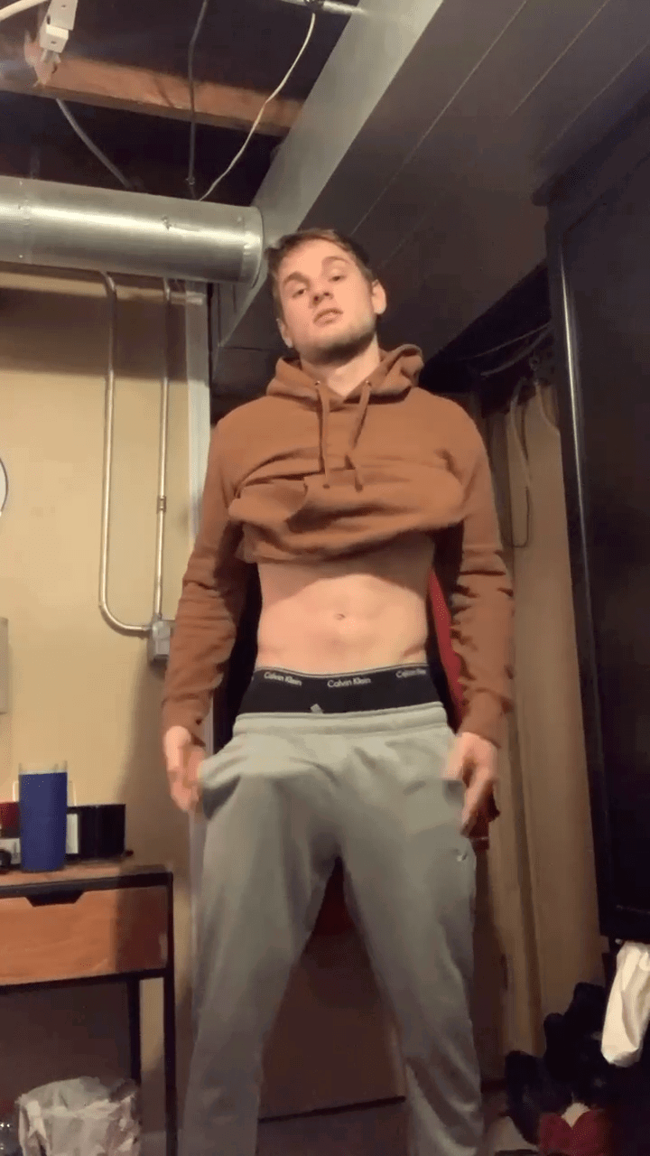 Photo by DirtyDaddyFunStuff with the username @DirtyDaddyPorn, who is a verified user,  June 4, 2024 at 12:43 AM and the text says '#horsehung Ripped #twink #hung #abs #muscles'