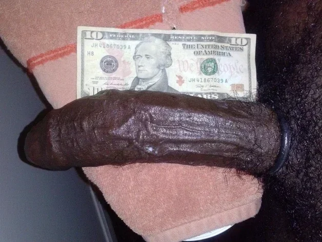 Photo by DirtyDaddyFunStuff with the username @DirtyDaddyPorn, who is a verified user,  April 5, 2024 at 8:17 PM and the text says 'I think I should always be tipped big!  #hung'