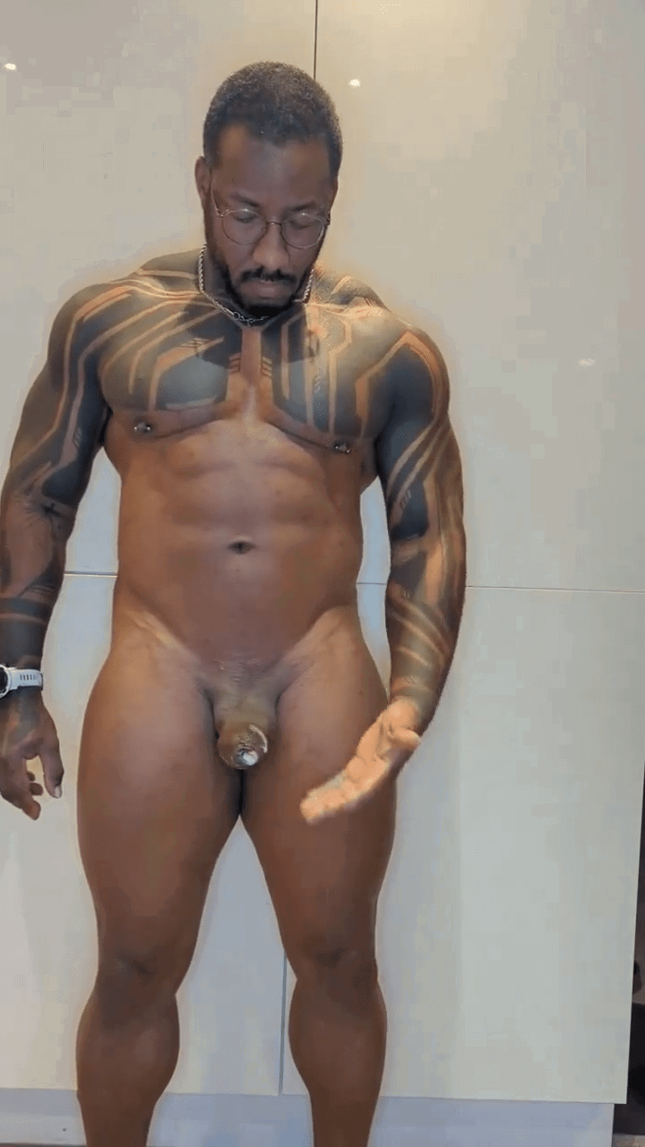 Photo by DirtyDaddyFunStuff with the username @DirtyDaddyPorn, who is a verified user,  April 22, 2024 at 7:21 PM and the text says '#bigblackcock #muscles #tats'