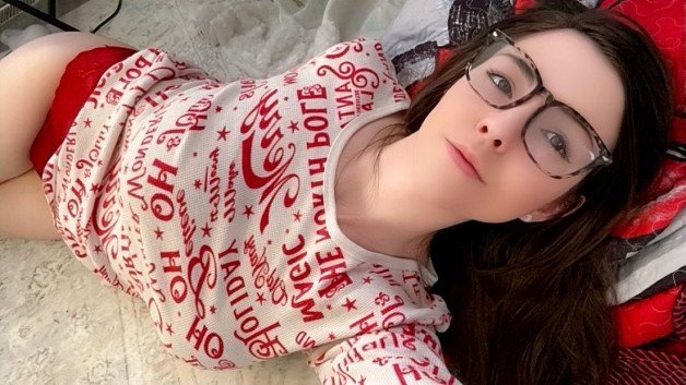 Photo by AshleyRose28 with the username @AshleyRose28, who is a star user,  November 20, 2023 at 8:22 PM. The post is about the topic Christmas is cumming!