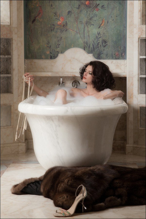 Photo by Lust-For-Lauri with the username @Lust-For-Lauri,  October 25, 2014 at 12:51 AM and the text says 'sensualicious:

exquisite woman in the bath | Фотография пользователя v.v.v. - IT из раздела гламур №5315976 - фото.сайт - Photosight.ru'