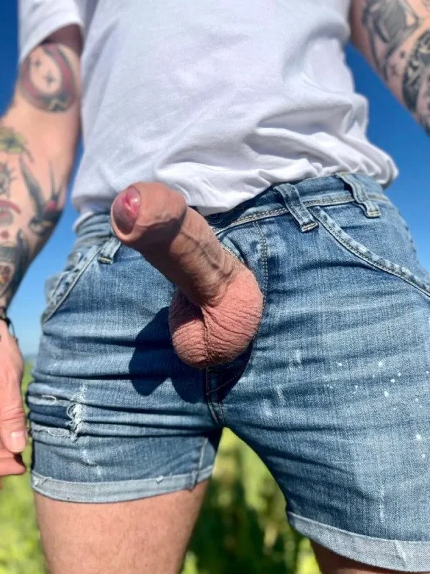 Photo by AussieHardinboy32 with the username @Hardinboy67, who is a verified user,  May 25, 2024 at 2:05 AM. The post is about the topic Hardinboy's Wanking Stuff