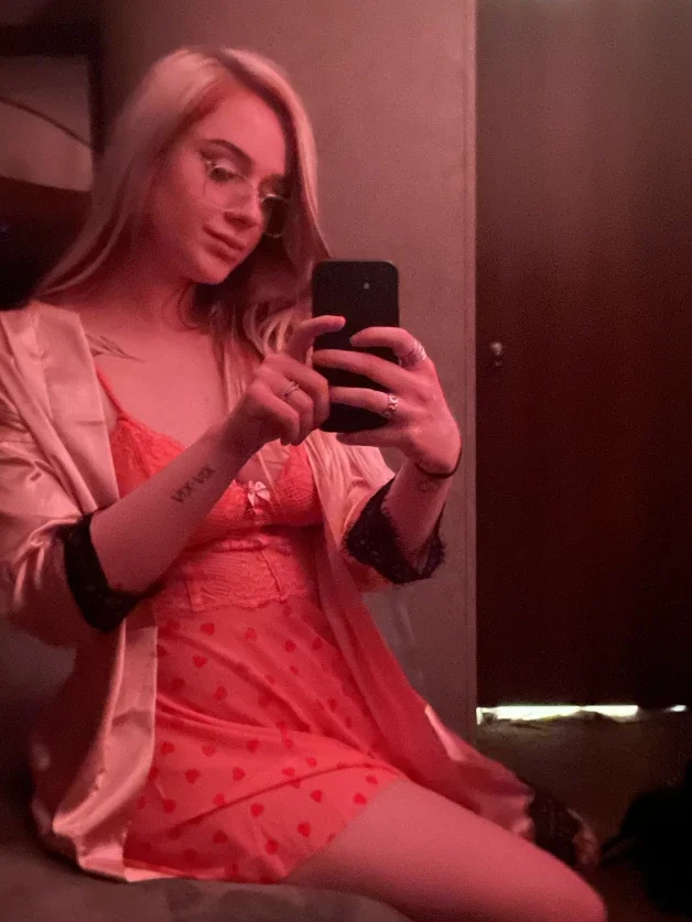 Photo by Blake with the username @blakebloom, who is a star user,  April 8, 2024 at 8:58 AM. The post is about the topic Mirror Selfies and the text says 'Do you want to be my date?
I am waiting for you'
