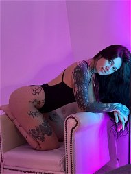 Photo by SADGARLIC with the username @sadgarlic, who is a star user,  January 29, 2024 at 5:55 PM. The post is about the topic Alt Girls; Tattoo, Piercing & Co and the text says 'you can spank me. i guess..'
