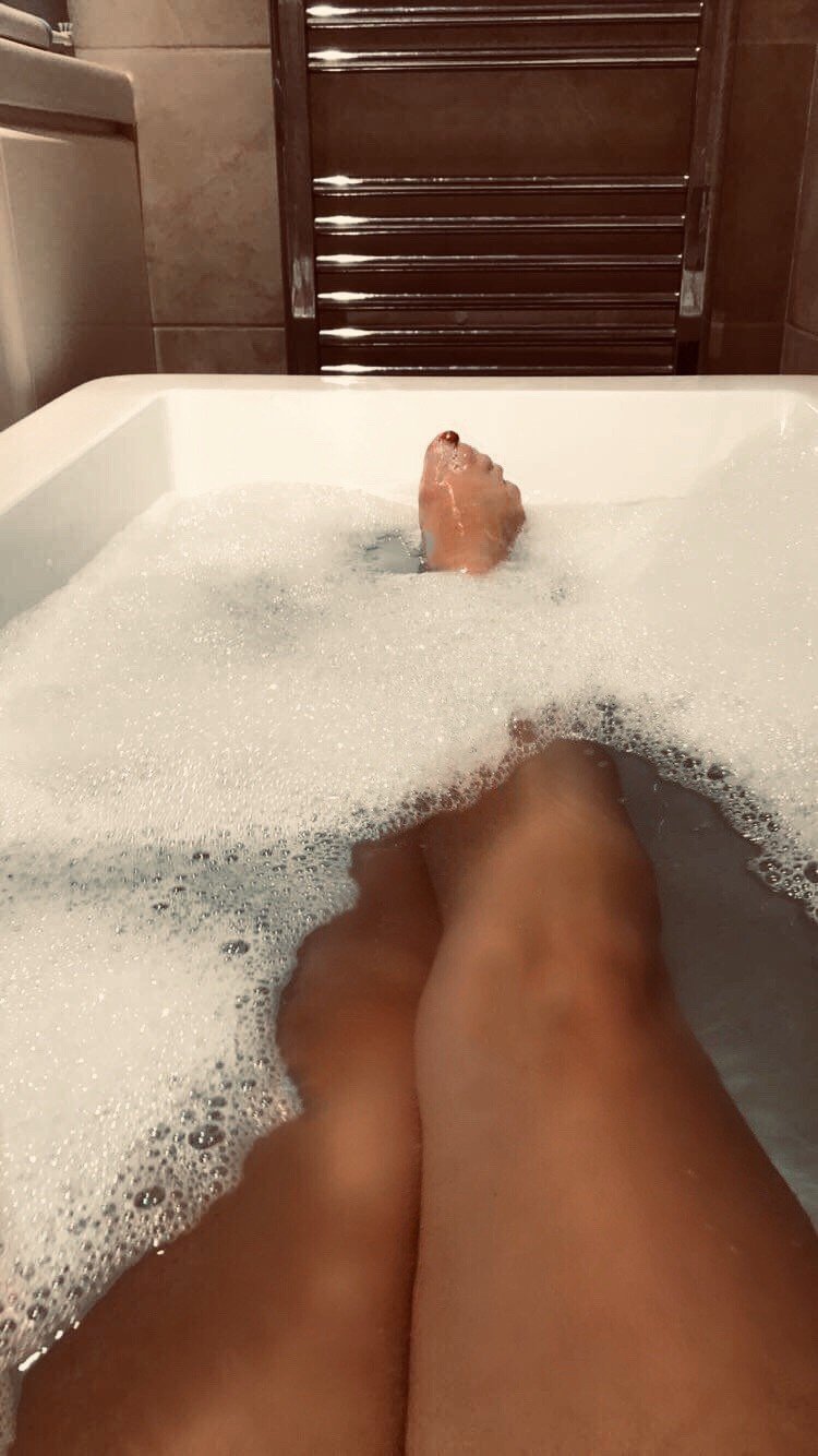 Photo by TaylorandFraser with the username @TaylorandFraser,  November 11, 2019 at 8:45 PM and the text says 'bath time again..'