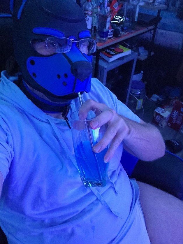 Photo by paddedpupsammy with the username @paddedpupsammy,  December 27, 2023 at 1:25 AM and the text says 'Having a drink'