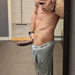 Watch the Photo by Gymbwc with the username @Gymbwc, who is a verified user, posted on January 16, 2024 and the text says 'flashing at public gym #public #bigdick #bwc #9inch'