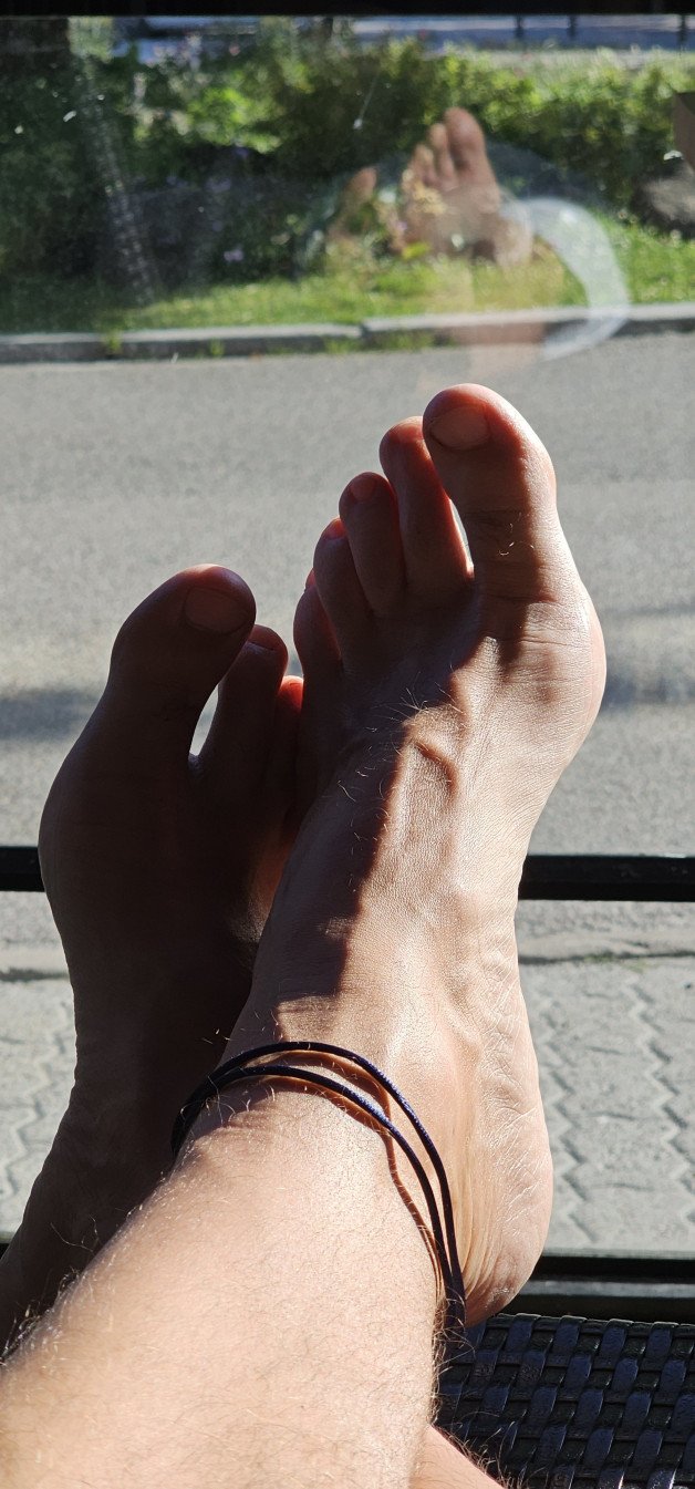 Photo by JLB ===3-------- with the username @8Dragon8, who is a verified user,  July 1, 2024 at 4:07 PM and the text says 'Barefoot in the warm sun'