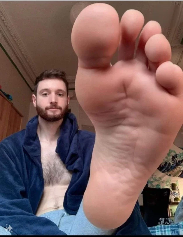 Photo by JLB with the username @8Dragon8, who is a verified user,  April 7, 2024 at 12:51 PM. The post is about the topic Gay men's feet and the text says 'Cute guy and nice foot'