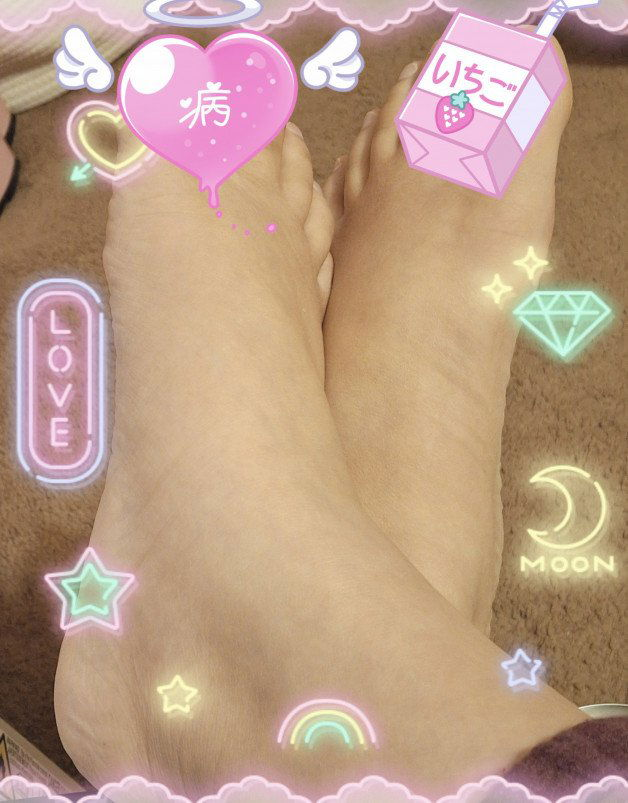 Photo by harajukucherie with the username @harajukucherie, who is a star user,  July 22, 2024 at 9:37 PM and the text says 'Partially censored toes~ Losers like you don't deserve to see them fully uncovered. lmao Use your imagination, or pay the fee, freak. 
(๑>؂•̀๑)🌸♡💵
✰ #findom #femdom #egirl #nsfw #goon #gooner #gooning #simp #finsub #whalesub #cashbrat #paypig..'