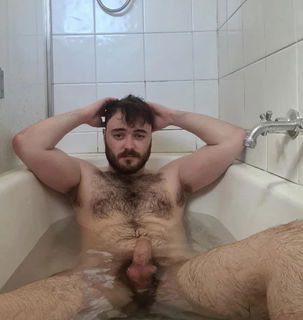 Shared Photo by Fuzzywolf69 with the username @Fuzzywolf69, who is a verified user,  July 7, 2024 at 3:30 AM. The post is about the topic Scruff