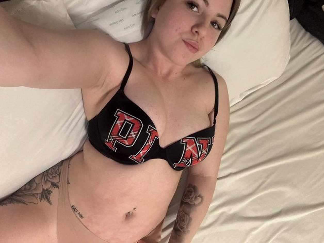 Photo by Kayla with the username @kaylabumsy, who is a star user,  January 28, 2024 at 7:29 PM. The post is about the topic BBW and Chubby and the text says 'Hi :))))'