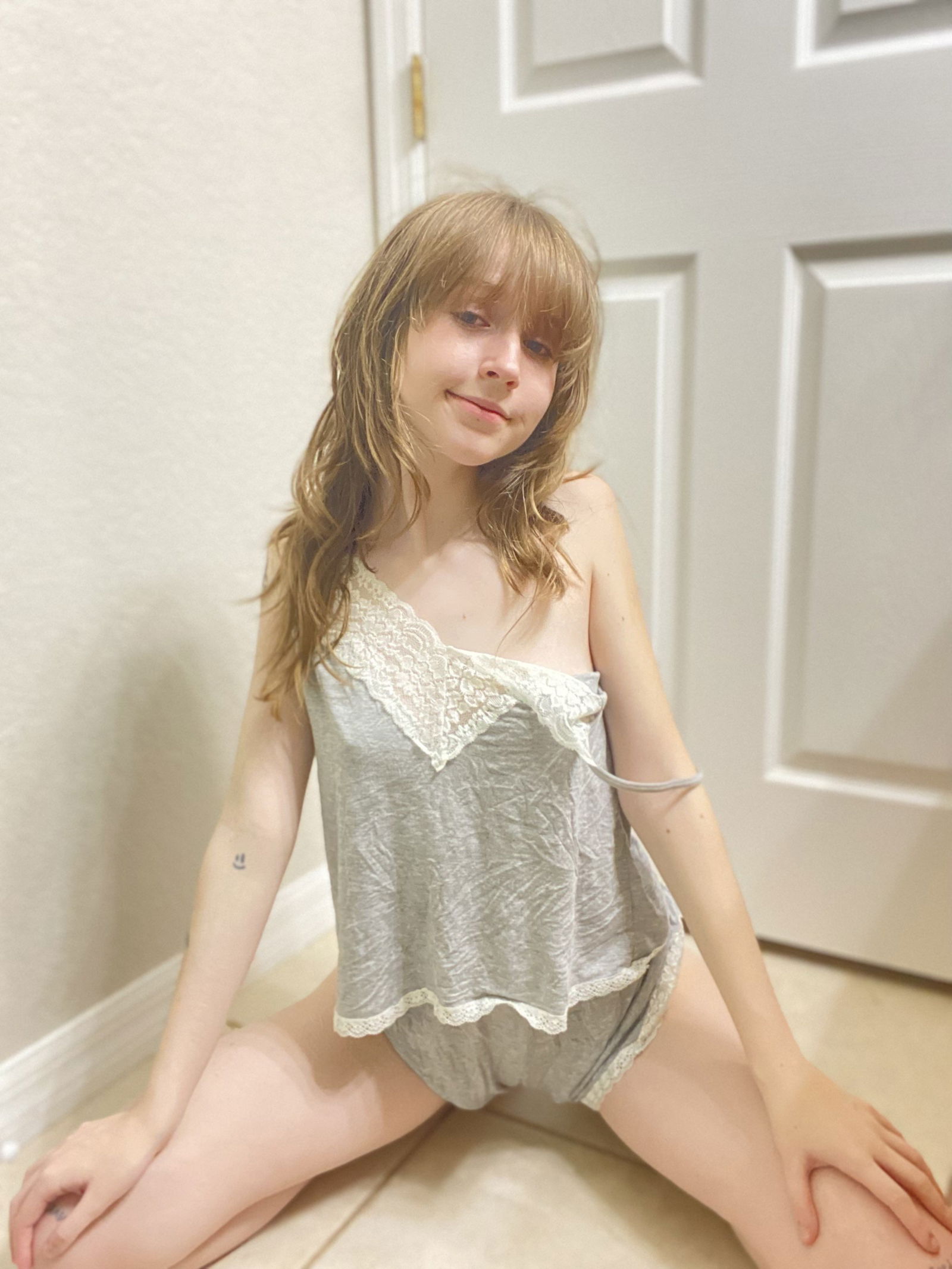 Photo by Bella with the username @teensybella, who is a star user,  March 1, 2024 at 9:26 PM. The post is about the topic Sexy Lingerie and the text says 'good morning'