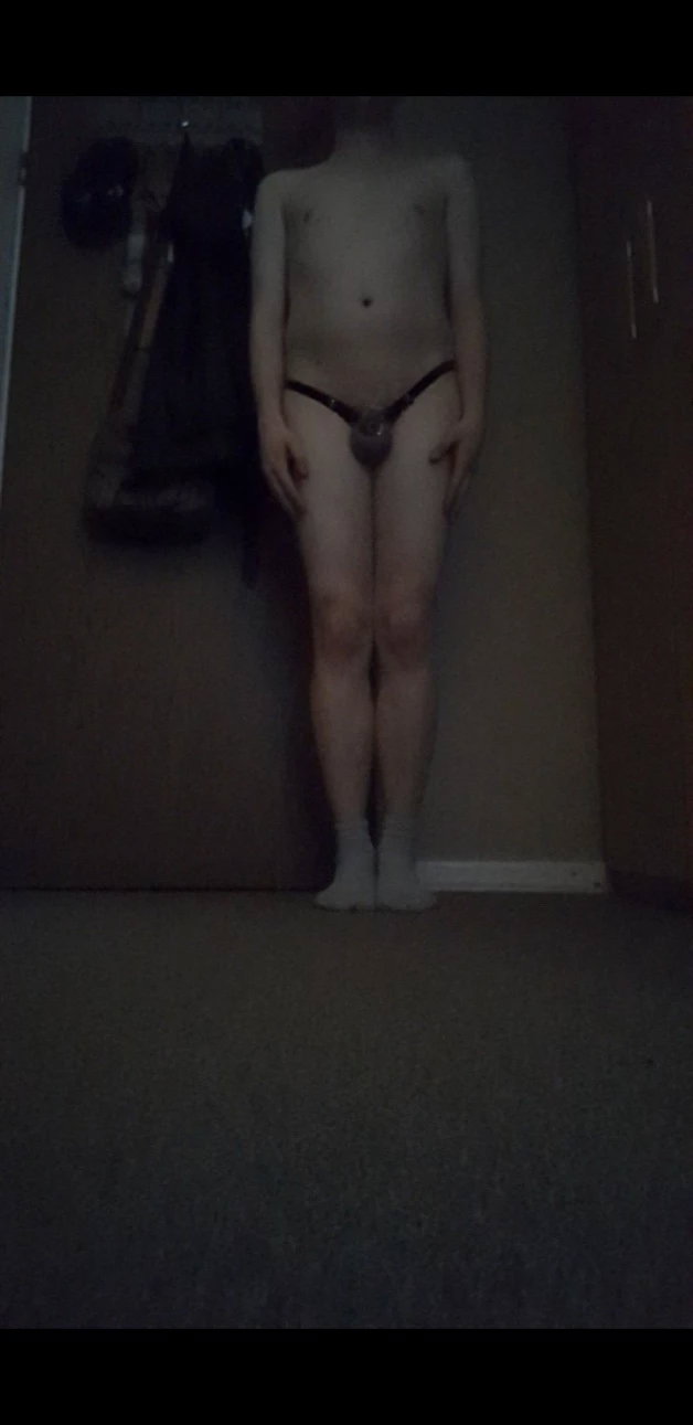 Photo by SlaveboyKai with the username @SlaveboyKai, who is a verified user,  April 12, 2024 at 7:21 PM and the text says 'Now I'll show you an inferior fuck piece a basic posture. The position be careful. Heels together, legs straight, face forward. The hands are relaxed and hanging, touching the hips/legs. Humiliating comments are welcome 





Nun zeige ich..'