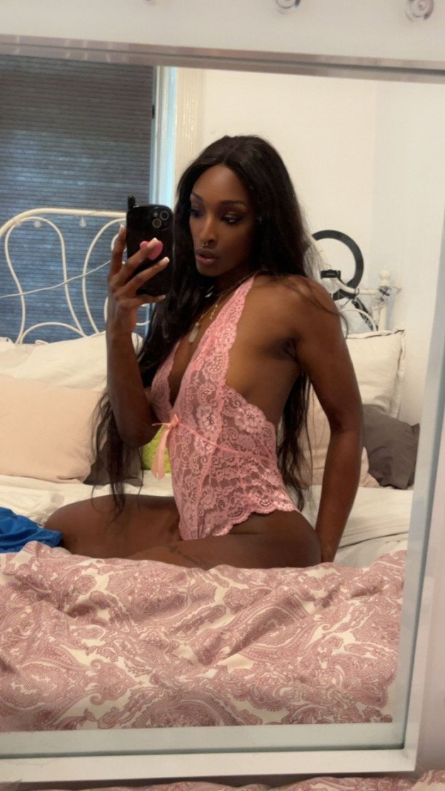 Photo by StormySin with the username @StormySin, who is a star user,  August 7, 2024 at 4:45 PM. The post is about the topic Black Beauties and the text says 'blackqueen in the building'