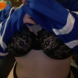 Photo by DaddysBigBootySlut with the username @DaddysBigBootySlut, who is a verified user,  February 22, 2024 at 4:46 AM. The post is about the topic big tits and the text says 'Who wants to see these bouning while I ride your cock? 😘'